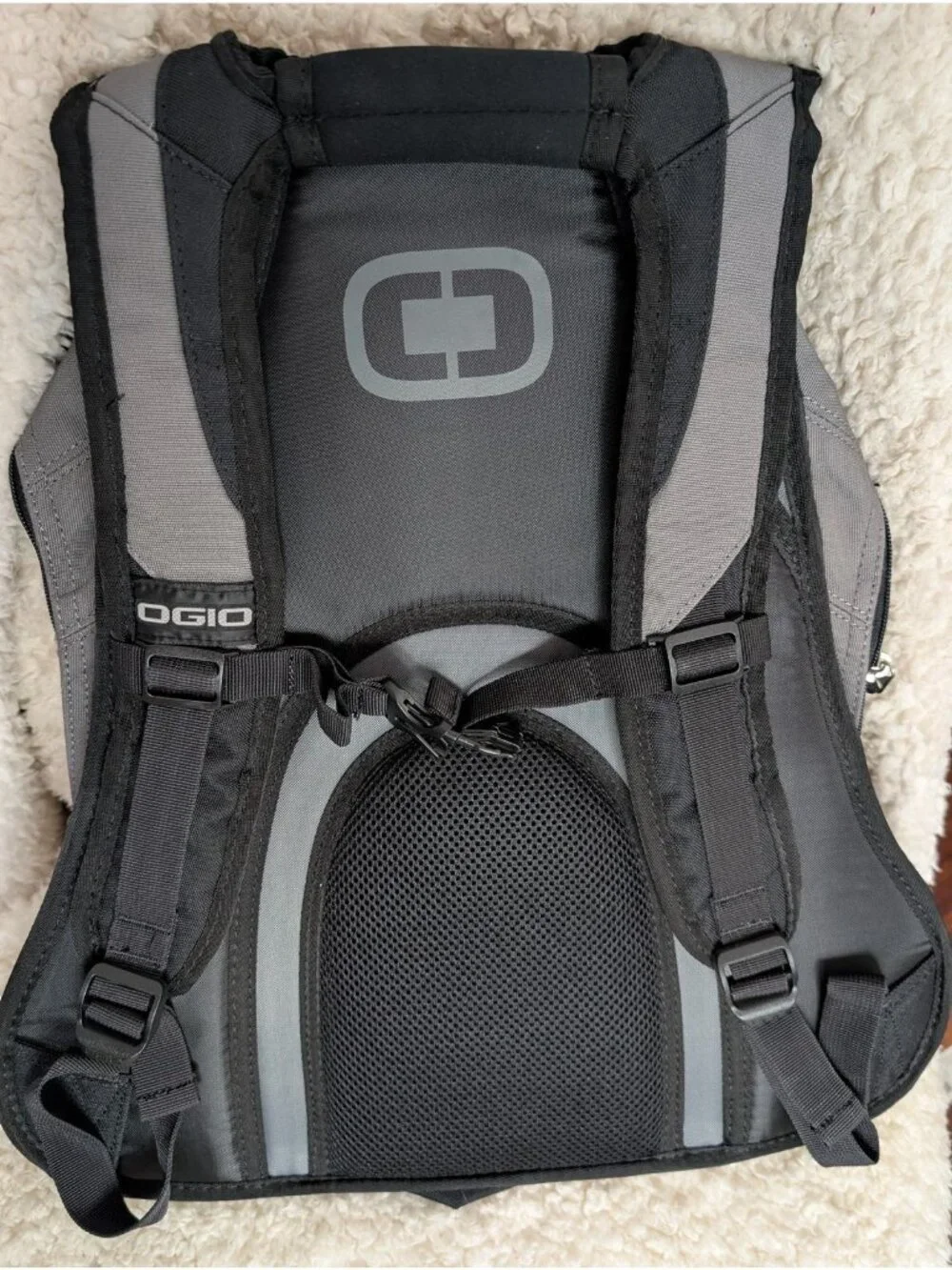 OGIO Techspecs Street Backpack Gray Black Laptop Sleeve Microsoft Advisor Bag